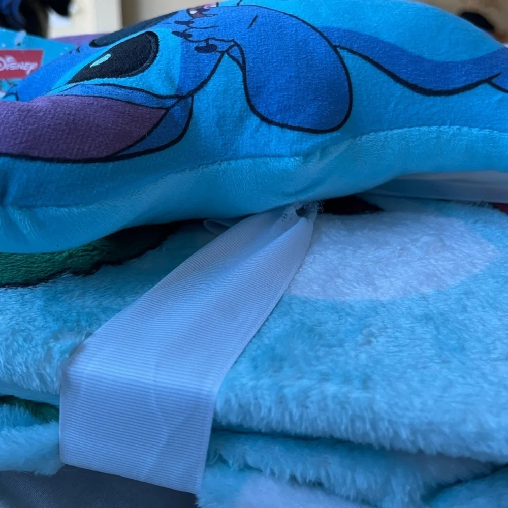 🆕 Disney Lilo and Stitch Stitch Shaped Pillow and Throw Blanket Set Christmas